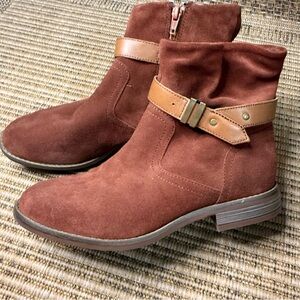 NWOT Clark’s Women’s Camzin Strap Boots